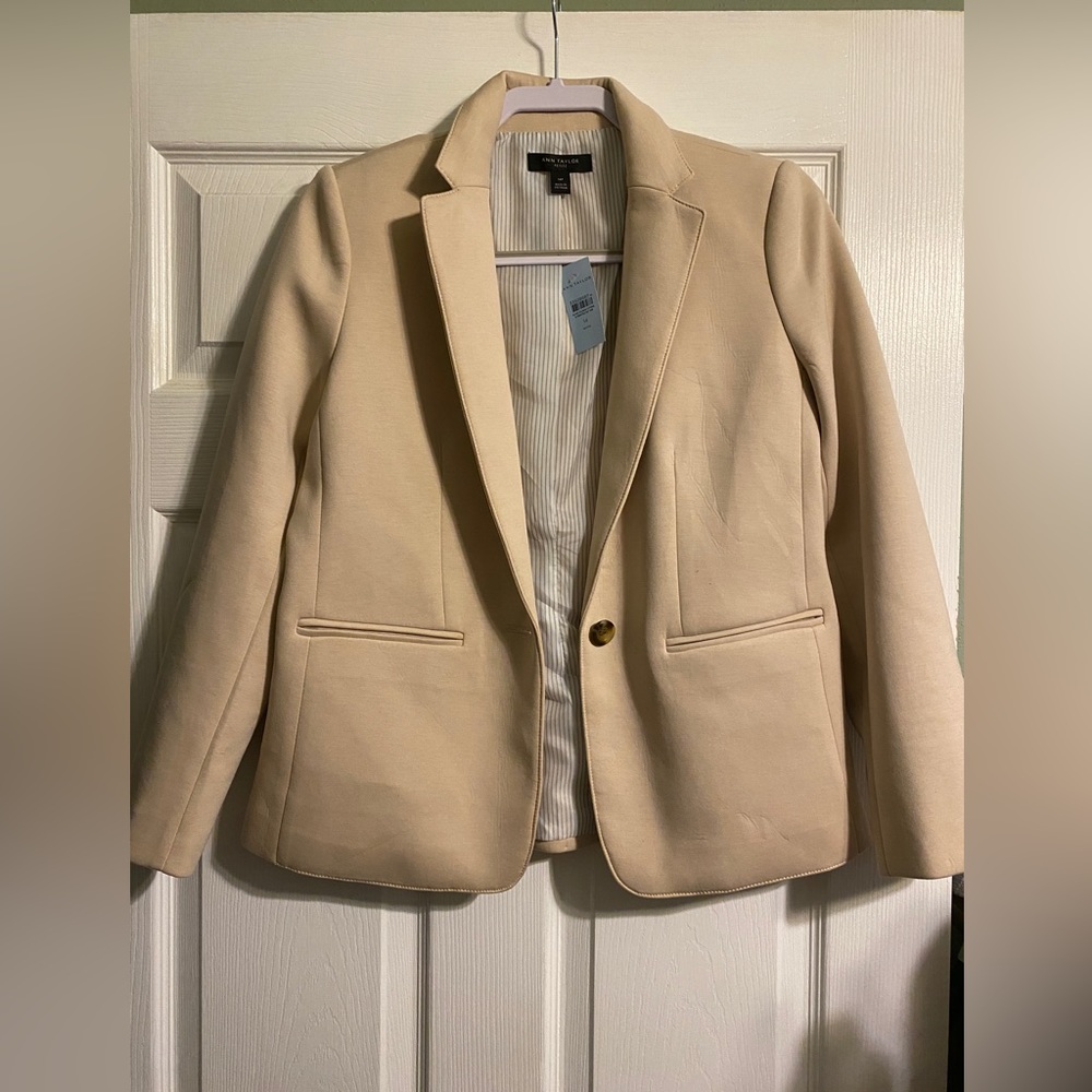 AT petite Hutton blazer.. Never worn NWT.